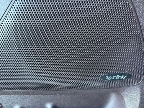 Used 2016 Kia Sedona SX Limited image 27