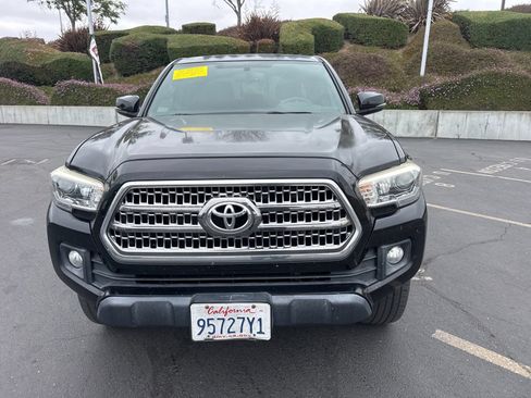 Used 2016 Toyota Tacoma TRD Off-Road AWD/4WD image 12