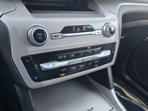 Used 2023 Ford Explorer XLT w/ Equipment Group 202A RWD image 18