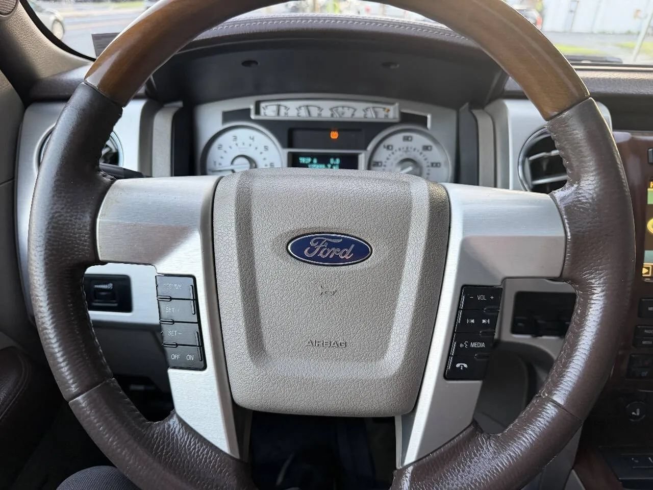 Used 2010 Ford F150 Platinum AWD/4WD image 22