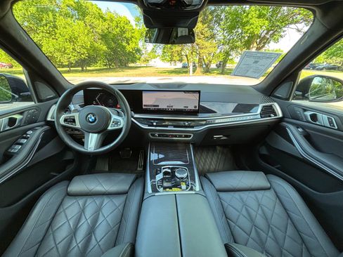 Used 2025 BMW X7 xDrive40i w/ M Sport Package AWD/4WD image 36