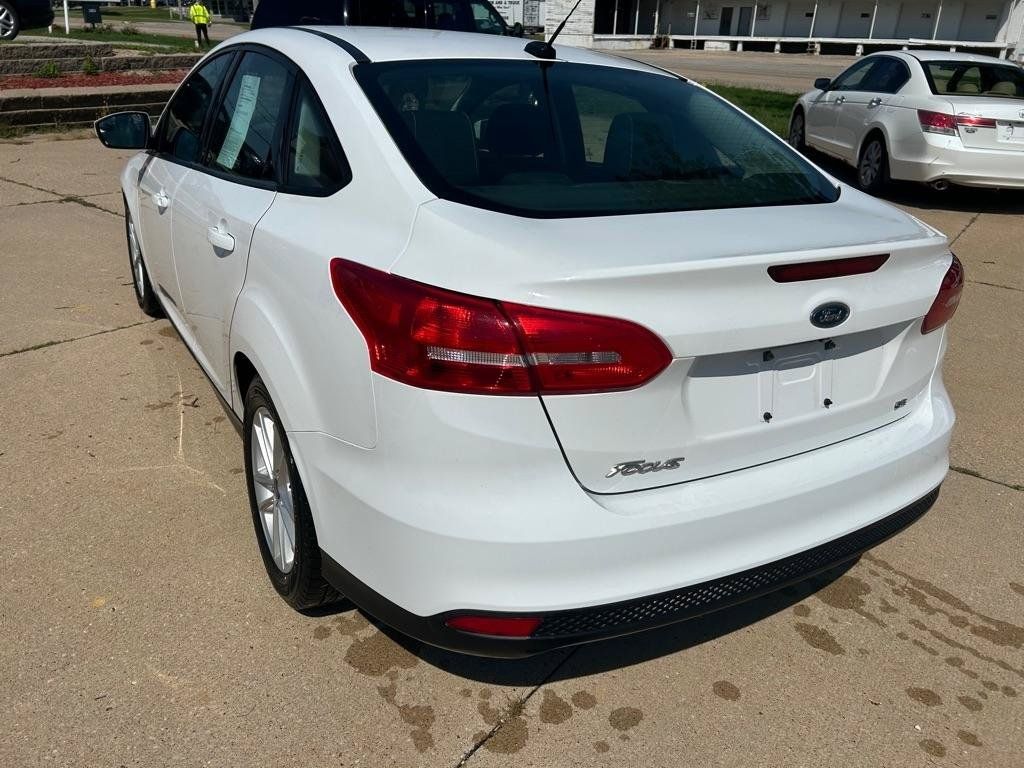 Used 2018 Ford Focus SE FWD image 3
