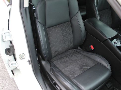 Used 2016 Nissan Maxima SR image 15