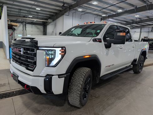 Used 2025 GMC Sierra 2500 AT4 w/ AT4 Premium Plus Package AWD/4WD image 7