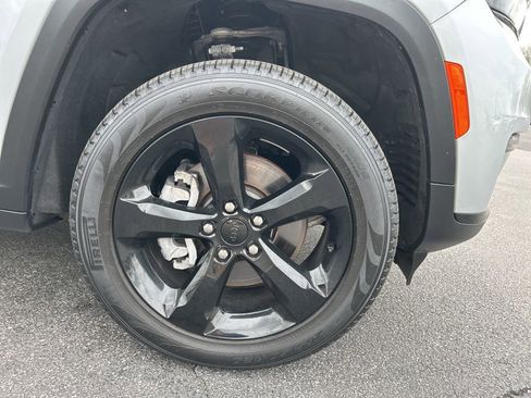 Used 2025 Jeep Grand Cherokee L Limited w/ Black Appearance Package image 44