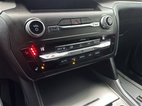 Used 2020 Ford Explorer XLT w/ Equipment Group 202A image 18