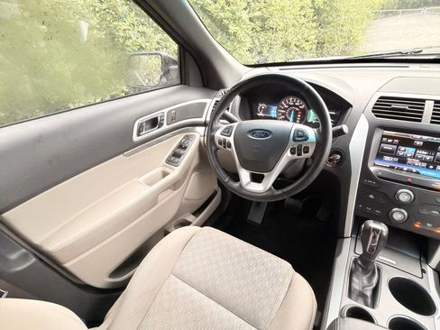 Used 2014 Ford Explorer XLT w/ Equipment Group 201A FWD image 34
