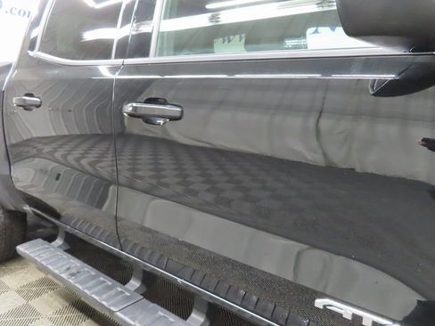 Used 2024 GMC Canyon AT4 image 28