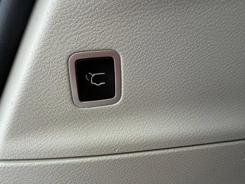 Used 2017 Chrysler Pacifica Touring Plus w/ Tire & Wheel Group FWD image 23