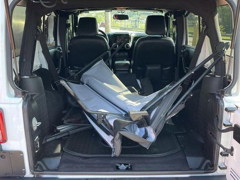 Used 2015 Jeep Wrangler Unlimited Rubicon AWD/4WD image 19