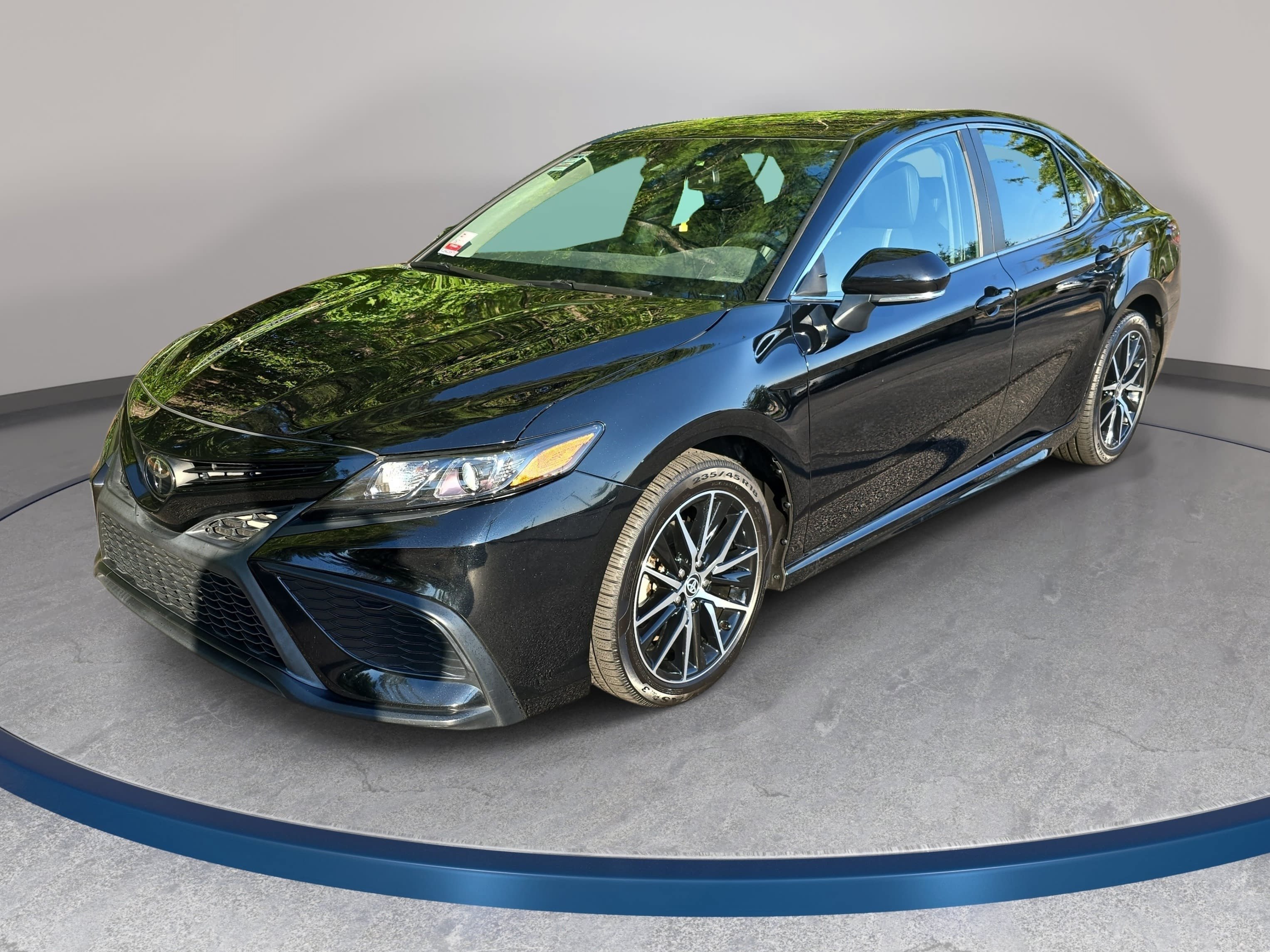Used 2024 Toyota Camry SE w/ Convenience Package FWD image 1