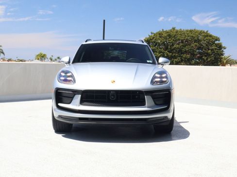 Certified 2026 Porsche Macan AWD/4WD image 6