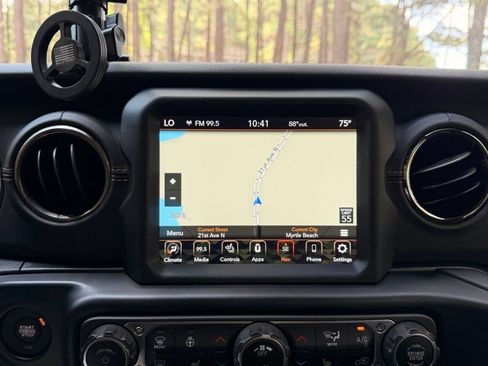 Used 2022 Jeep Gladiator Overland AWD/4WD image 4