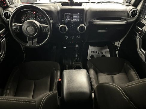 Used 2016 Jeep Wrangler Unlimited Rubicon w/ Connectivity Group AWD/4WD image 28