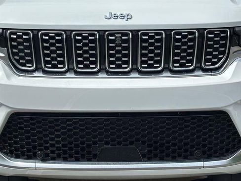 Used 2023 Jeep Grand Cherokee Summit AWD/4WD image 28