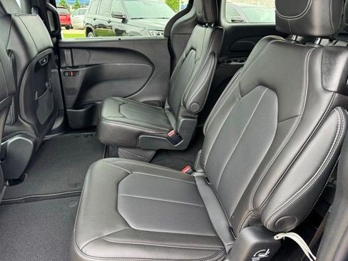 New 2027 Chrysler Pacifica Select FWD image 26