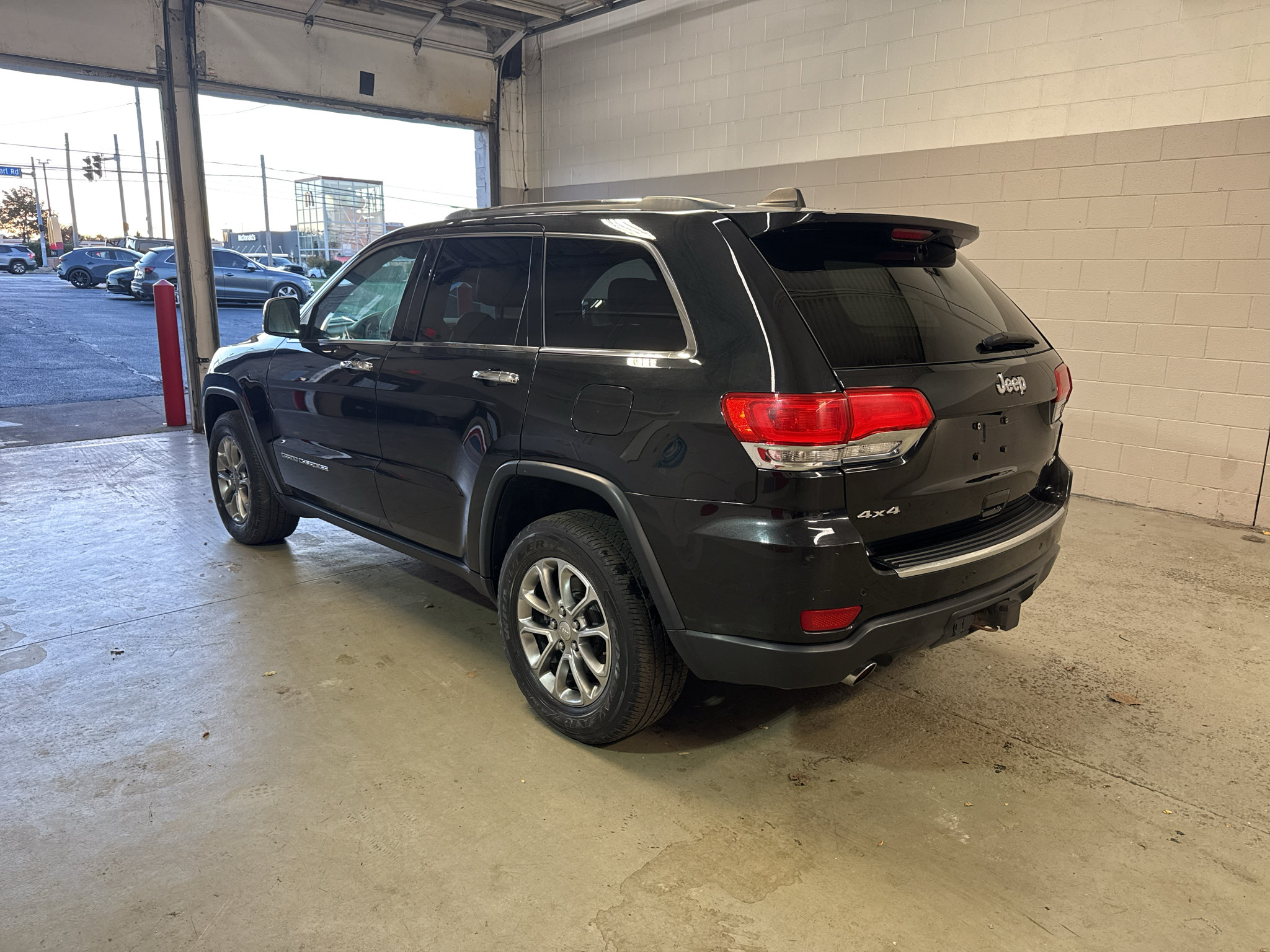 Used 2014 Jeep Grand Cherokee Limited w/ Trailer Tow Group IV AWD/4WD image 5
