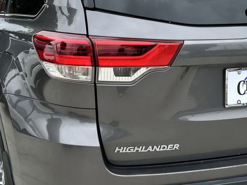 Used 2017 Toyota Highlander XLE FWD image 7