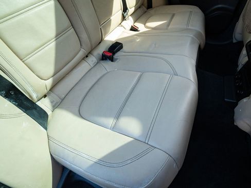 Used 2017 Jaguar F-PACE Prestige AWD/4WD image 11