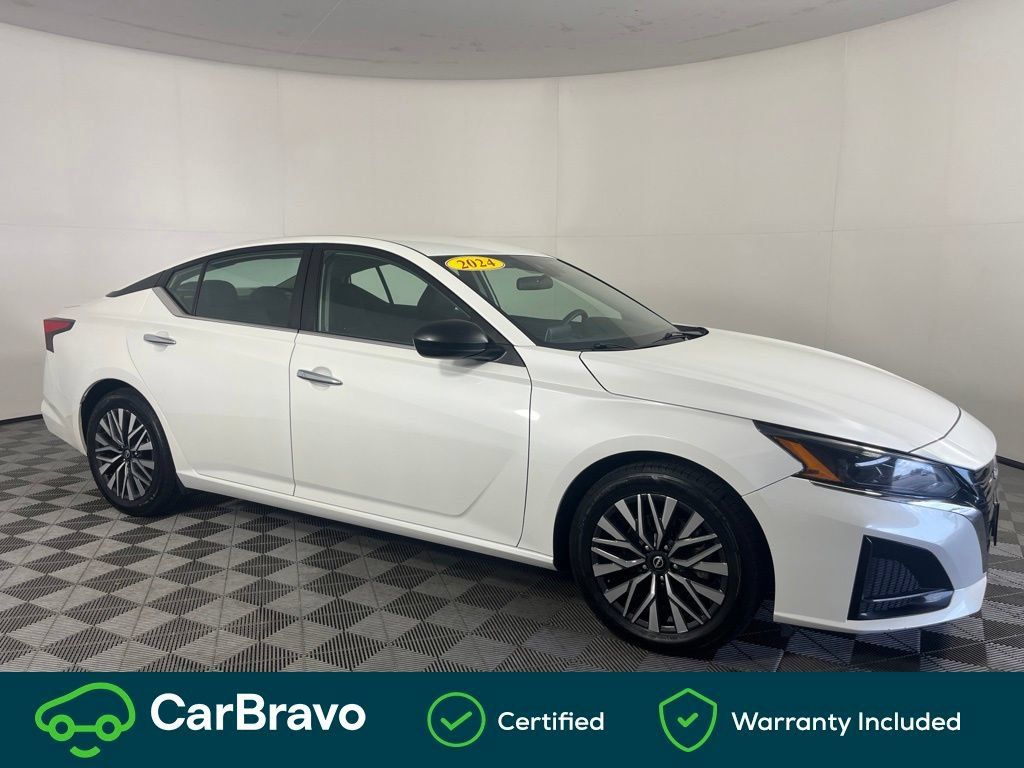 Used 2024 Nissan Altima 2.5 SV FWD image 2