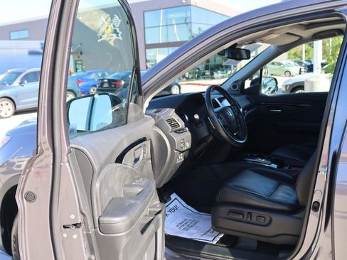 Used 2016 Honda Pilot Touring image 23