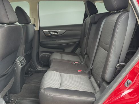 Used 2017 Nissan Rogue SV w/ SV Premium Package AWD/4WD image 16