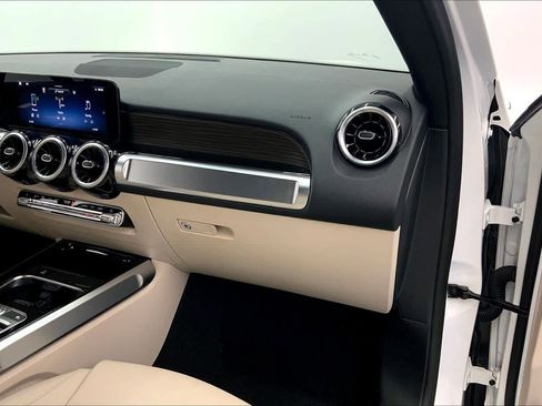 Used 2026 Mercedes-Benz GLB 250 image 28