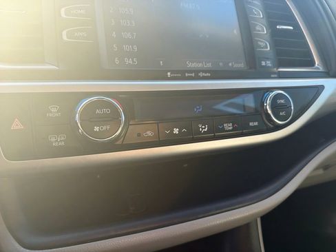 Used 2018 Toyota Highlander XLE image 41