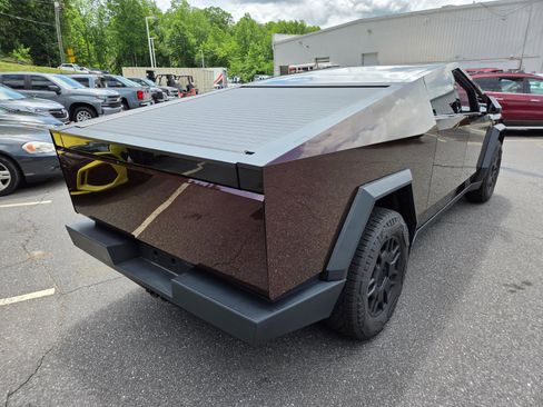 Used 2024 Tesla Cybertruck AWD Crew Cab image 6