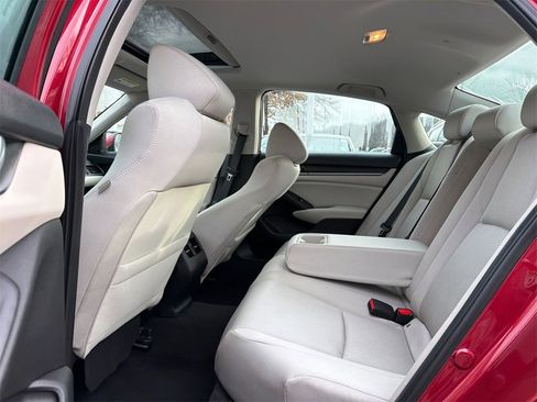 Used 2018 Honda Accord EX image 15