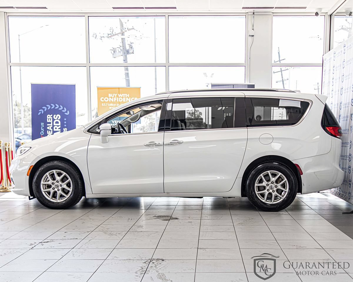 Used 2021 Chrysler Pacifica Touring-L FWD image 6