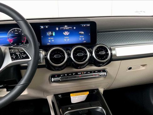 New 2025 Mercedes-Benz GLB 250 4MATIC image 9