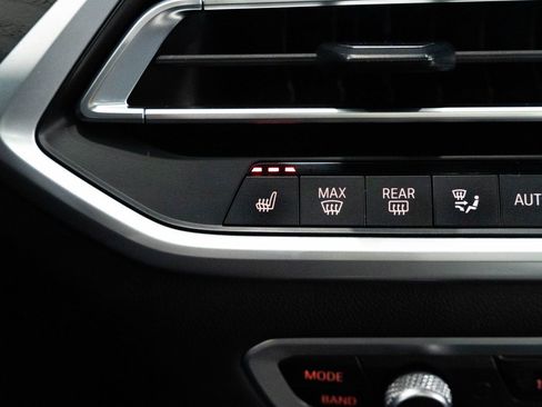 Used 2022 BMW X7 M50i image 15