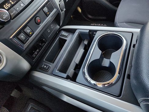 Used 2021 Nissan Titan SV w/ SV Convenience Package image 12