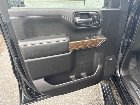 Used 2022 Chevrolet Silverado 1500 High Country w/ Technology Package image 13