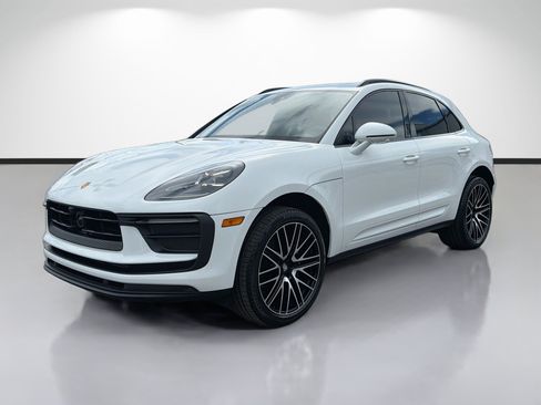 Used 2025 Porsche Macan AWD/4WD image 7