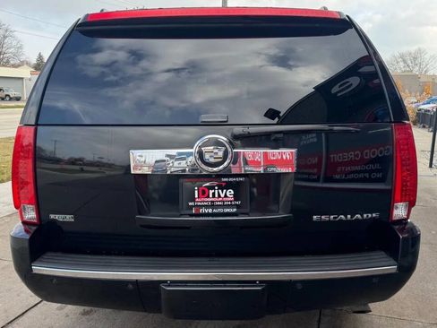 Used 2011 Cadillac Escalade ESV AWD image 8