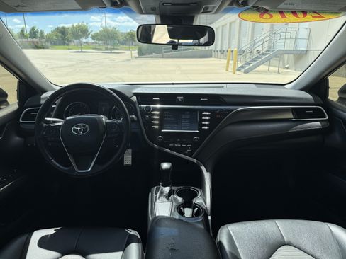 Used 2018 Toyota Camry SE FWD image 12