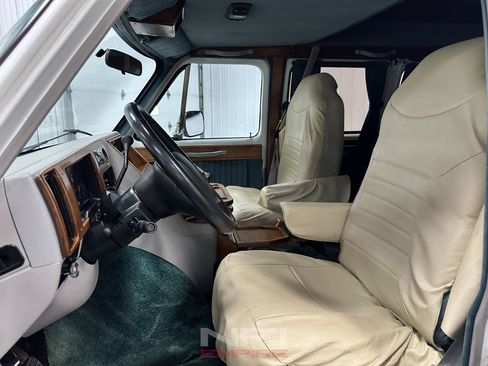 Used 1992 Chevrolet G20 RWD image 24