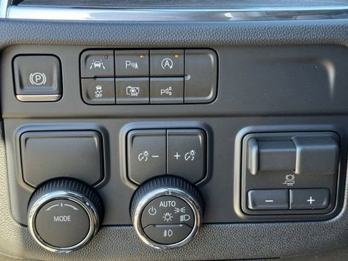 New 2026 Chevrolet Suburban LT w/ Comfort Package image 18