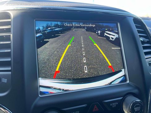 Used 2018 Jeep Grand Cherokee Altitude image 10