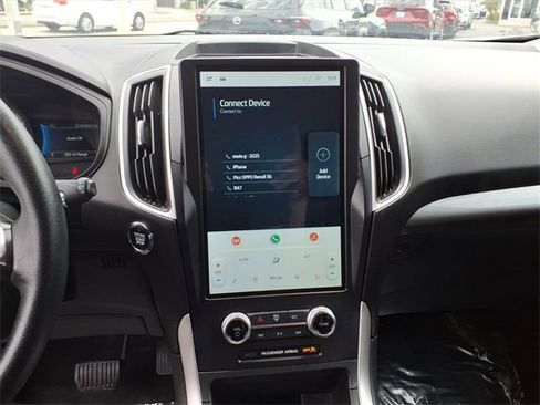 Used 2024 Ford Edge SEL image 16
