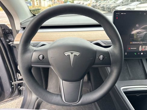 Used 2022 Tesla Model Y Long Range image 29