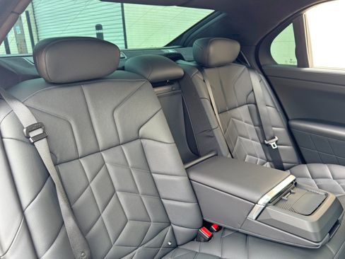 Used 2023 BMW 740i w/ Executive Package RWD image 51