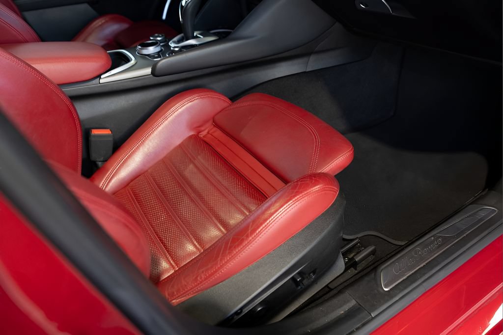 Used 2022 Alfa Romeo Giulia Veloce RWD image 79