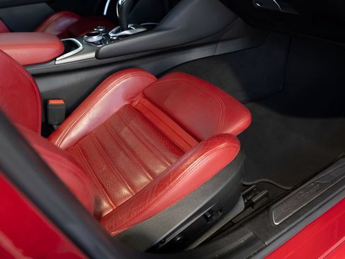Used 2022 Alfa Romeo Giulia Veloce RWD image 79