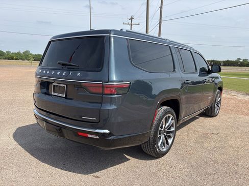 Used 2023 Jeep Wagoneer L Series III w/ Premium Group I image 6