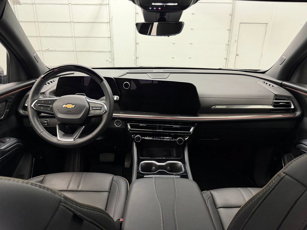 Used 2025 Chevrolet Traverse High Country FWD image 14