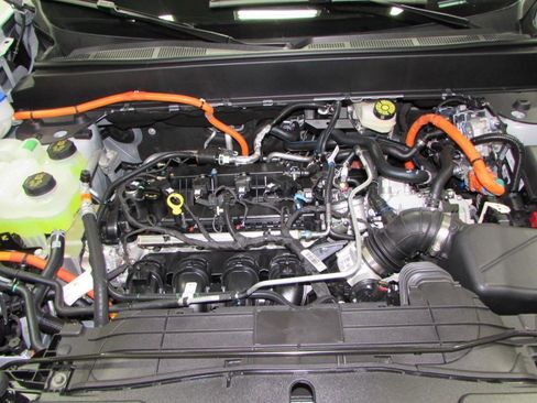 New 2025 Ford Maverick XLT w/ XLT Luxury Package image 9