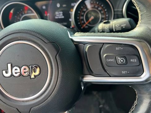 Used 2018 Jeep Wrangler Unlimited Sahara AWD/4WD image 24